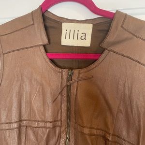 Illia vest Women’s size 10 Medium m Leather Fringe Zip up Brown.